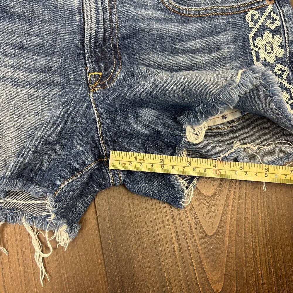 Lucky‎ Brand Denim Shorts Women's 6/28 Cutoff Frayed Hem Embroidered Floral - Picture 14 of 14